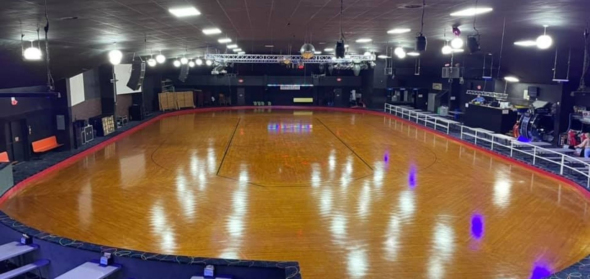 |skates on skating rink