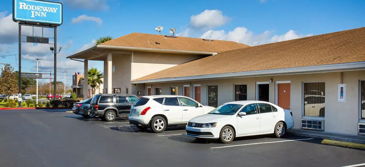 Roadway Inn